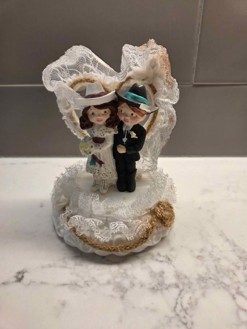 Vintage cake topper 1985